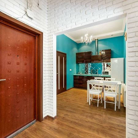 Stylish Apartment With A Balcony Overlooking The Park Odessa Luaran gambar