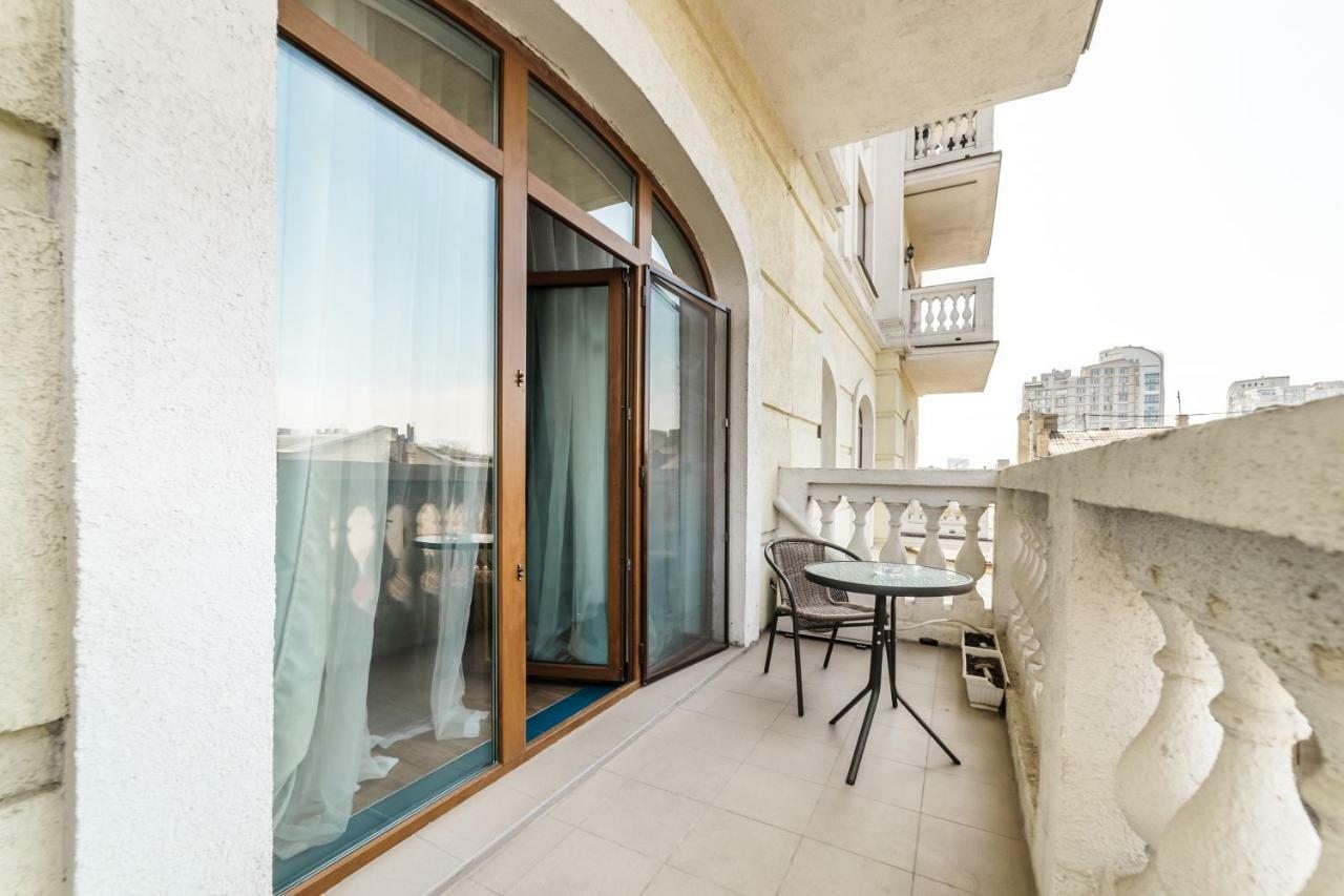 Stylish Apartment With A Balcony Overlooking The Park Odessa Luaran gambar
