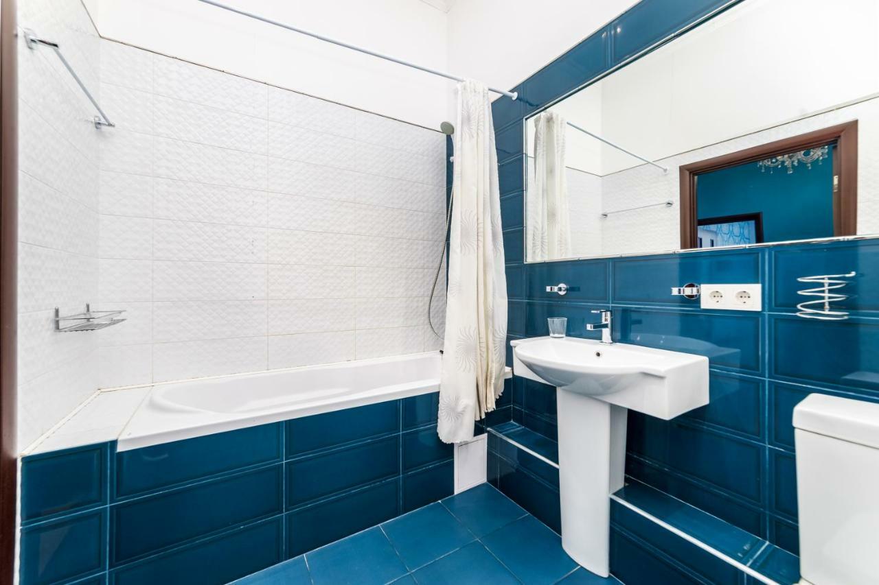 Stylish Apartment With A Balcony Overlooking The Park Odessa Luaran gambar